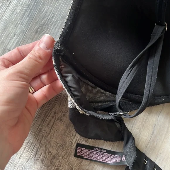 Victoria’s Secret very sexy push up bra - Picture 6 of 6